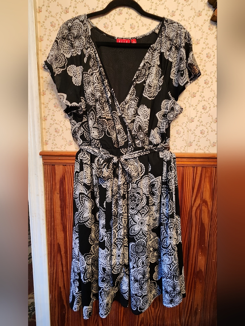 Elle Size 3x Black Lined Midi Dress w/ Belt,White Flower print & Flutter Sleeves